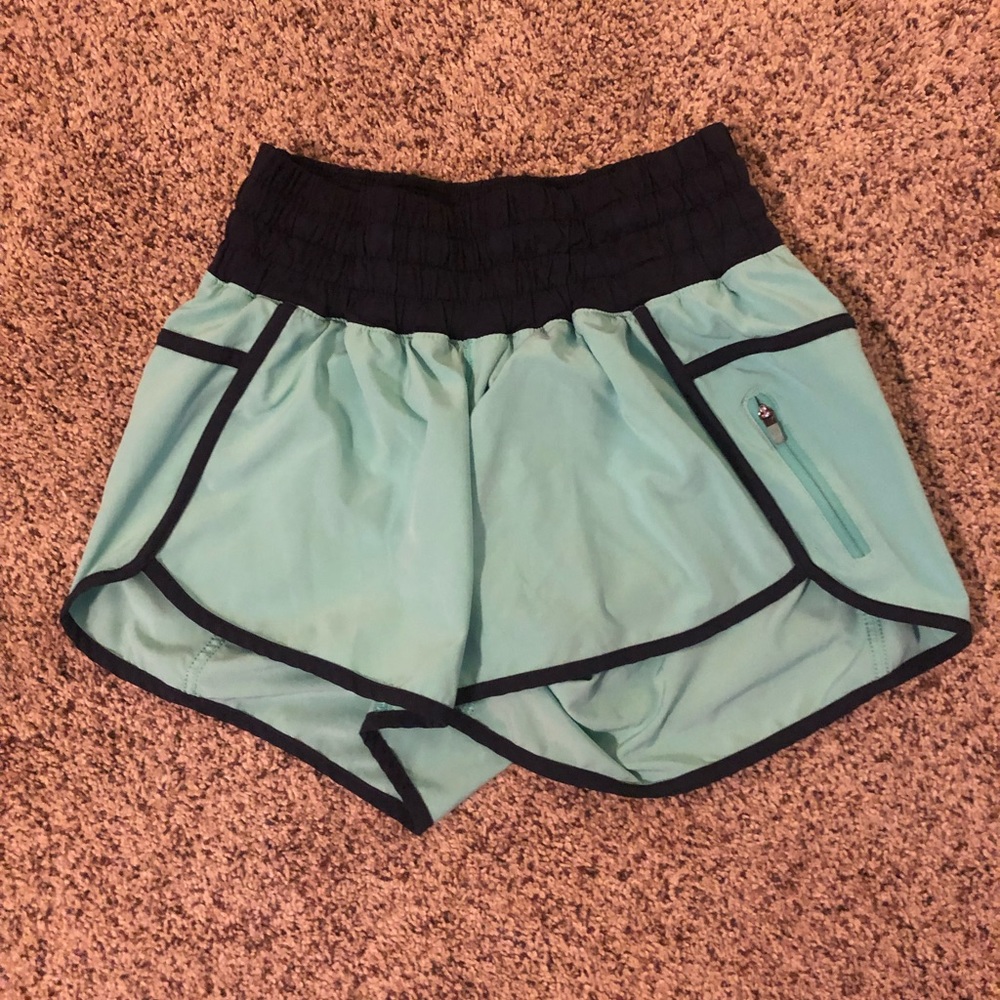 Lululemon Tracker Shorts- Size 6